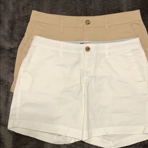 2x1 Old Navy Shorts in white & khaki